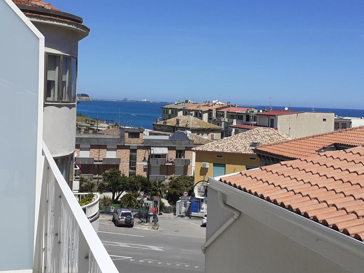 Lo Scorcio Sul Mare Apartment Marina di San Vito Luaran gambar